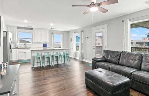 Surfside Beach House | Cozy 2nd Row Beach House w Ocean Views in lovely Surfside Beach
