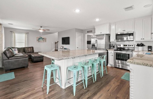 Surfside Beach House | Cozy 2nd Row Beach House w Ocean Views in lovely Surfside Beach