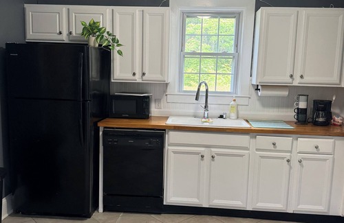 Charlotte House | Cozy 3/1 centrally located in the city. Perfect for families. Pet friendly!