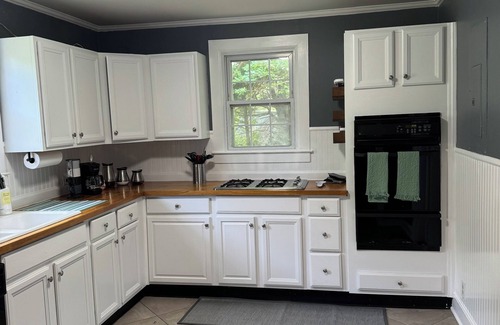 Charlotte House | Cozy 3/1 centrally located in the city. Perfect for families. Pet friendly!