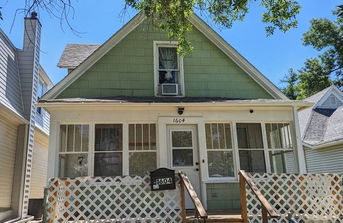 Great Falls House | Cozy 3 bed, 1-bath Dog-Friendly Retreat - Perfect for your Next Getaway!