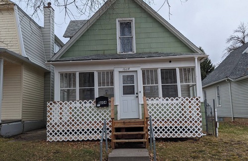 Great Falls House | Cozy 3 bed, 1-bath Dog-Friendly Retreat - Perfect for your Next Getaway!