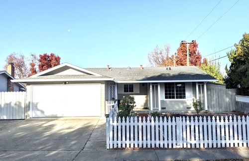 Fremont House | Cozy 3 bed-2 bath home with sunroom and access to parks and Class A retail 😊