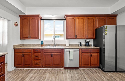 Ontario House | Cozy 3-Bed Home Near Ontario Mills & Toyota Arena