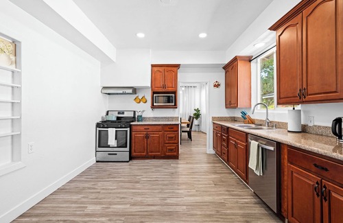 Ontario House | Cozy 3-Bed Home Near Ontario Mills & Toyota Arena