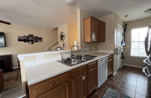 University Hills and Windsor Park House | Cozy 3-bed townhouse near Mueller and DT Austin