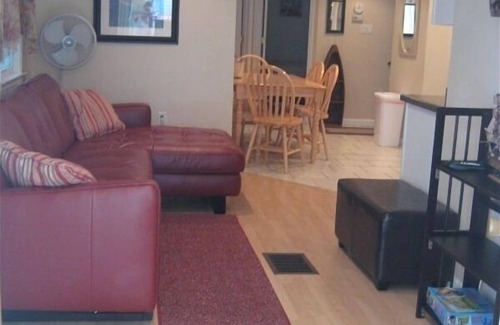 North End Condo | Cozy 3 Bedroom 1 1/2 Blocks to Beach & Amusements Pets Friendlyn