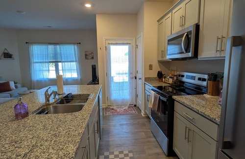 Carthage House | Cozy 3 Bedroom 2.5 Bath Townhome in Charming Carthage