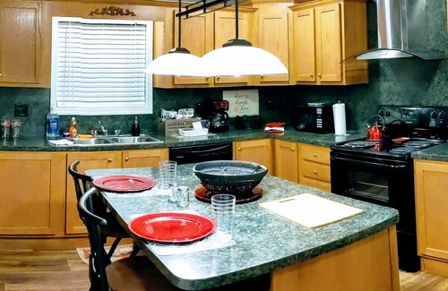 Stone Mountain House | Cozy 3 Bedroom/2 Bath Home in Stone Mountain