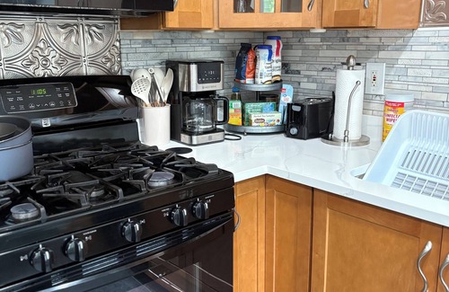 Miller Beach Condo | Cozy 3-bedroom 3 bathroom condo with AC, WiFi in charming Miller Beach