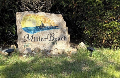 Miller Beach Condo | Cozy 3-bedroom 3 bathroom condo with AC, WiFi in charming Miller Beach