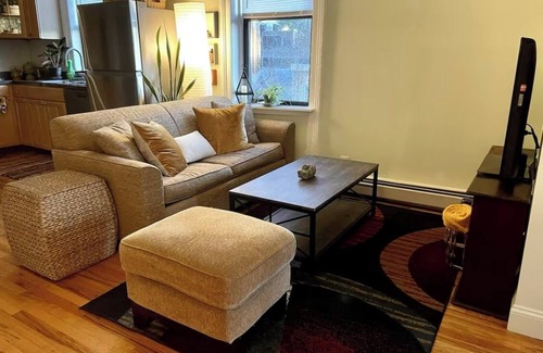 Historic Downtown Apartment | Cozy 3 Bedroom Apartment Downtown Jersey City, One Train Stop to NYC
