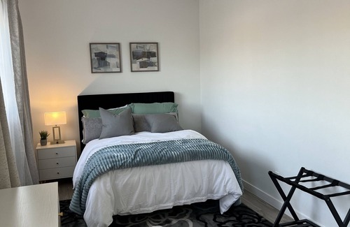 Throgs Neck Apartment | Cozy 3 Bedroom Apartment in the Bronx -Throggs neck