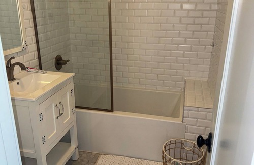 Bedford-Stuyvesant Apartment | Cozy 3-bedroom apartment in welcoming Brooklyn with fitness room, WiFi