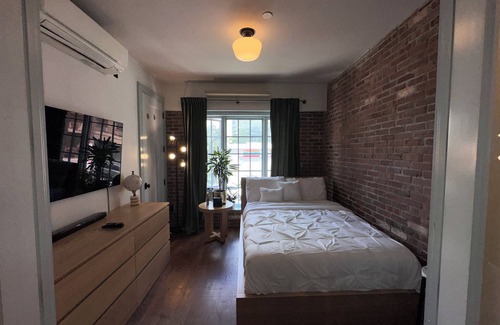 Bedford-Stuyvesant Apartment | Cozy 3-bedroom apartment in welcoming Brooklyn with fitness room, WiFi