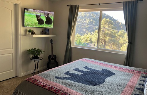 Pine Mountain Club Cabin | Cozy 3-bedroom cabin in peaceful Pine Mountain Club with WiFi