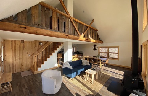 Viola Cabin | Cozy 3-bedroom cabin in the delightful Driftless area of Wisconsin with WiFi, AC