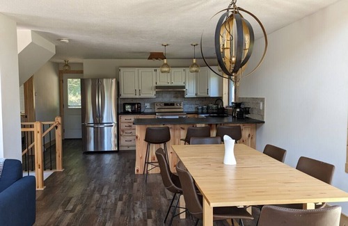 Viola Cabin | Cozy 3-bedroom cabin in the delightful Driftless area of Wisconsin with WiFi, AC
