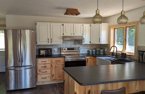 Viola Cabin | Cozy 3-bedroom cabin in the delightful Driftless area of Wisconsin with WiFi, AC