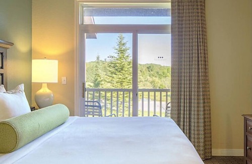 Boyne Falls Resort | Cozy 3-bedroom Combined resort in peaceful Boyne Falls with AC, WiFi