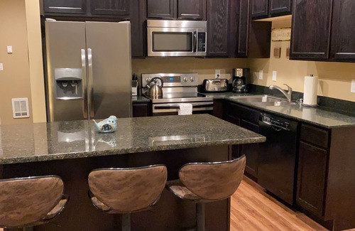 Burien Condo | Cozy 3 bedroom Condo on 2nd/Top floor