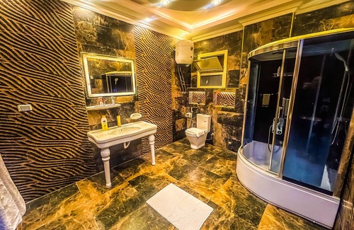 Giza Apartment | Cozy 3-bedroom apartment in charming Giza Pyramids Plateau with WiFi, AC.