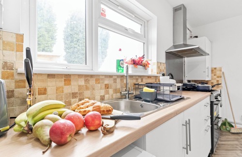 Dudley House | Cozy 3 Bedroom Entire House For Short and Long Stay