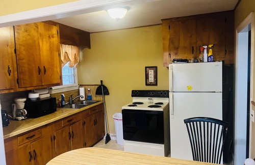 Columbia House | Cozy 3-bedroom Home in West Columbia located only 5 minutes from downtown vista.