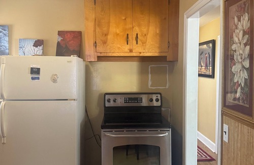Columbia House | Cozy 3-bedroom Home in West Columbia located only 5 minutes from downtown vista.