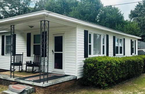 Columbia House | Cozy 3-bedroom Home in West Columbia located only 5 minutes from downtown vista.