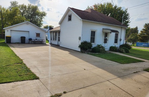Cassville House | Cozy 3 Bedroom Home With Large Yard. Pet Friendly