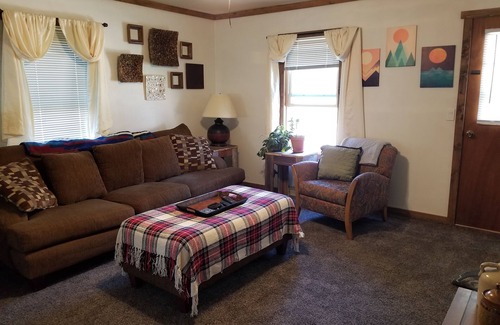 Cassville House | Cozy 3 Bedroom Home With Large Yard. Pet Friendly