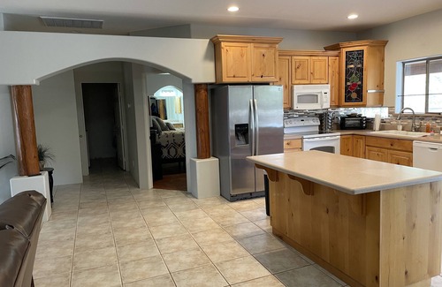 Wittmann House | Cozy 3-bedroom horse property with stalls and arena! Wittmann with WiFi, AC,
