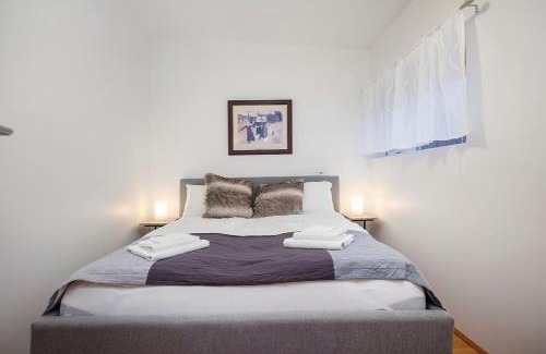 Njardvik Apartment | Cozy 3 bedroom house near the Blue lagoon