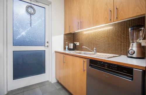 Njardvik Apartment | Cozy 3 bedroom house near the Blue lagoon