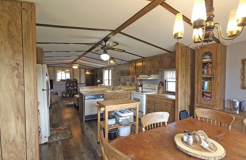 Harpers Ferry House | Cozy, 3-bedroom mobile home with WiFi, AC, garage, & bar area in Harpers Ferry!