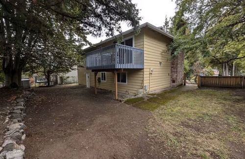 North Creek House | Cozy 3-bedroom Pet Friendly house in delightful Bothell with AC, WiFi
