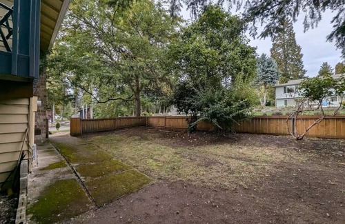 North Creek House | Cozy 3-bedroom Pet Friendly house in delightful Bothell with AC, WiFi
