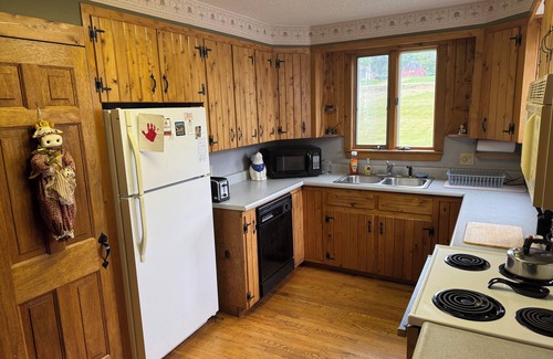 Evansville House | Cozy 3-bedroom ranch in Orleans, Vermont - NEK get away - All seasons