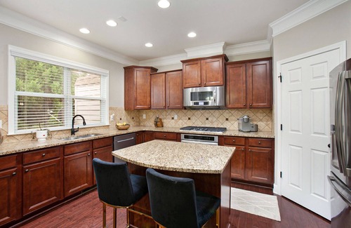 Atlanta House | Cozy 3-bedroom Townhome conveniently located in Smyrna/Vinnings in cool Atlanta