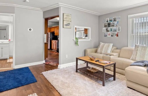 Taylor House | Cozy 3 Bedroom Near DTW And Downtown Detroit