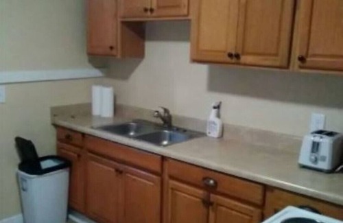 North Charleston Cottage | Cozy 3 bedroom cottage. minutes from everything