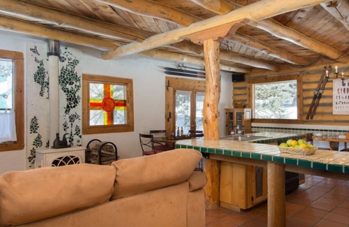 Taos Ski Valley Cabin | Cozy 3-bedroom cabin in charming Taos Ski Valley with WiFi