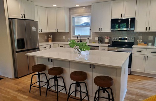 Peachtree City House | Cozy 3 BR in center of town w/work space. Walking distance to main attractions