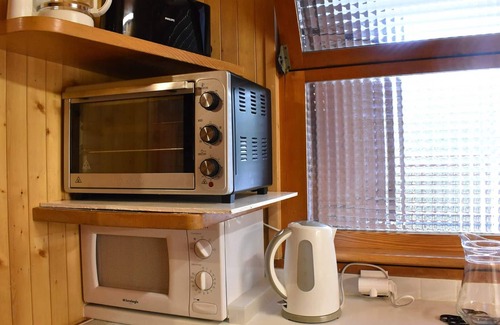 Meribel Apartment | Cozy 3-Room Apartment for 6 in Meribel – Near Slopes & Shops, Stunning Views, Fireplace & Balconies