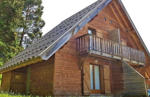 La Joue du Loup Ski Chalet | Cozy 3-Room Chalet for 7 with Shared Pool and Sauna in Les Flocons du Soleil