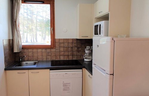 Saint-Etienne-en-Devoluy Ski Chalet | Cozy 3-Room Duplex Chalet with Heated Pool Access in Résidence Le Hameau du Puy, Superdevoluy