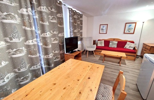 Valfrejus Apartment | Cozy 3 rooms for 6, southwest balcony, 50m from slopes