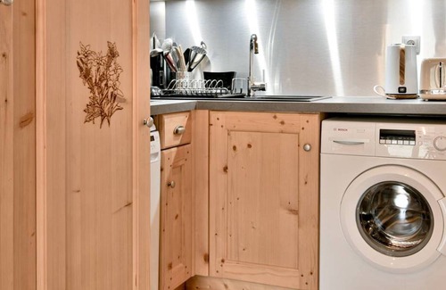 Le Chinaillon Apartment | Cozy 3-star Apartment for 6, Ski-in/Ski-out, Fully Equipped with Wi-Fi near Shops!