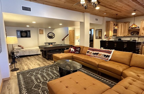 Summerhaven Cabin | Cozy, 3-story, luxury cabin in the heart of Summerhaven!